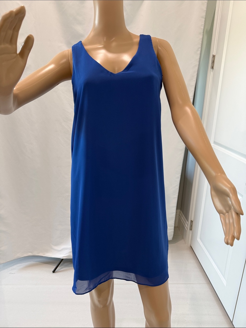 A. Byer Sleeveless V-Neck Draped Back Layered Shift Dress Royal Blue Size M